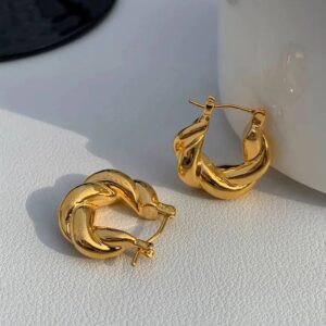 Amelia earring