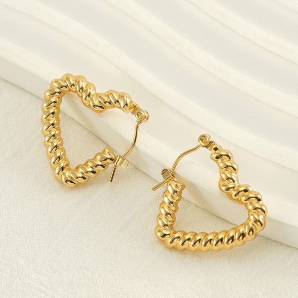 Aaliyah Earring