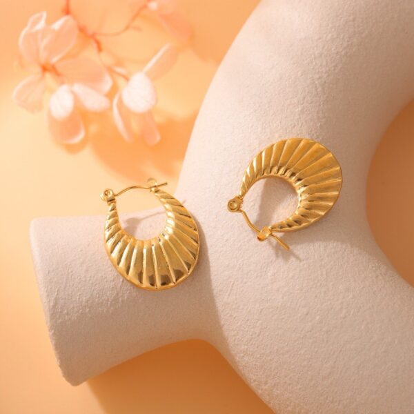 Lugy Earring - Image 3