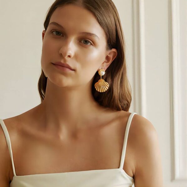 Coral earring - Image 2
