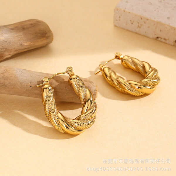 earring 34 - Image 3