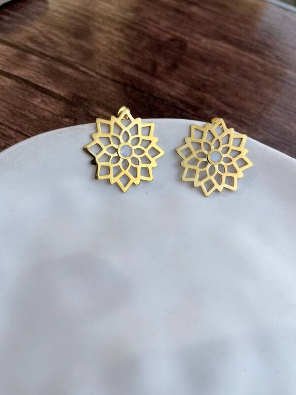 earring 29 - Image 3