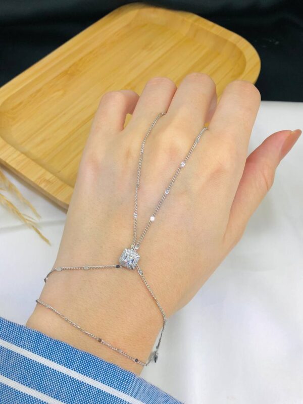 Hand Chain 7